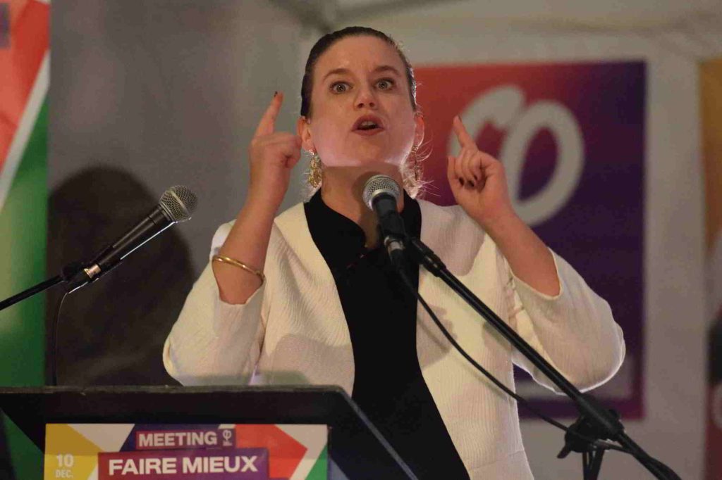 A quelques dizaines de mètres, Mathilde Panot, la cheffe des députés LFI, a fustiger à de nombreuses reprises l'action de Nicolas Mayer-Rossignol.