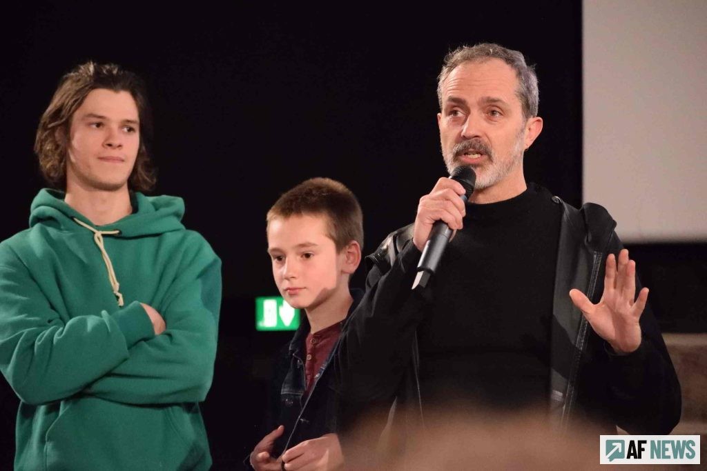 Les trois acteurs du film, dont Paul kircher, à gauche et Thomas Germain à droite.