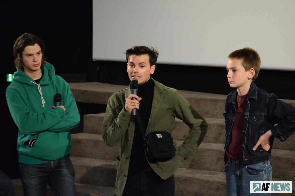 Luis Letailleur sur scène avec Paul Kircher mais aussi Jo, un jeune comédien en herbe