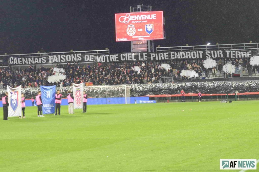 Le Tipo des Ultras au stade Robert Diochon pour le mtach contre Carn