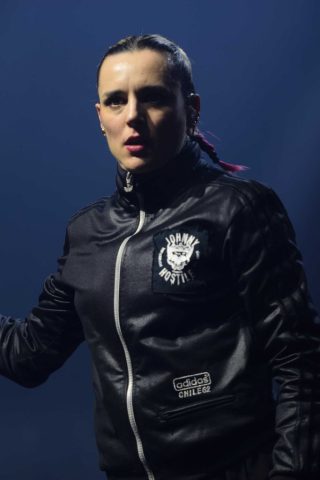 Jehnny Beth est survet Hostile