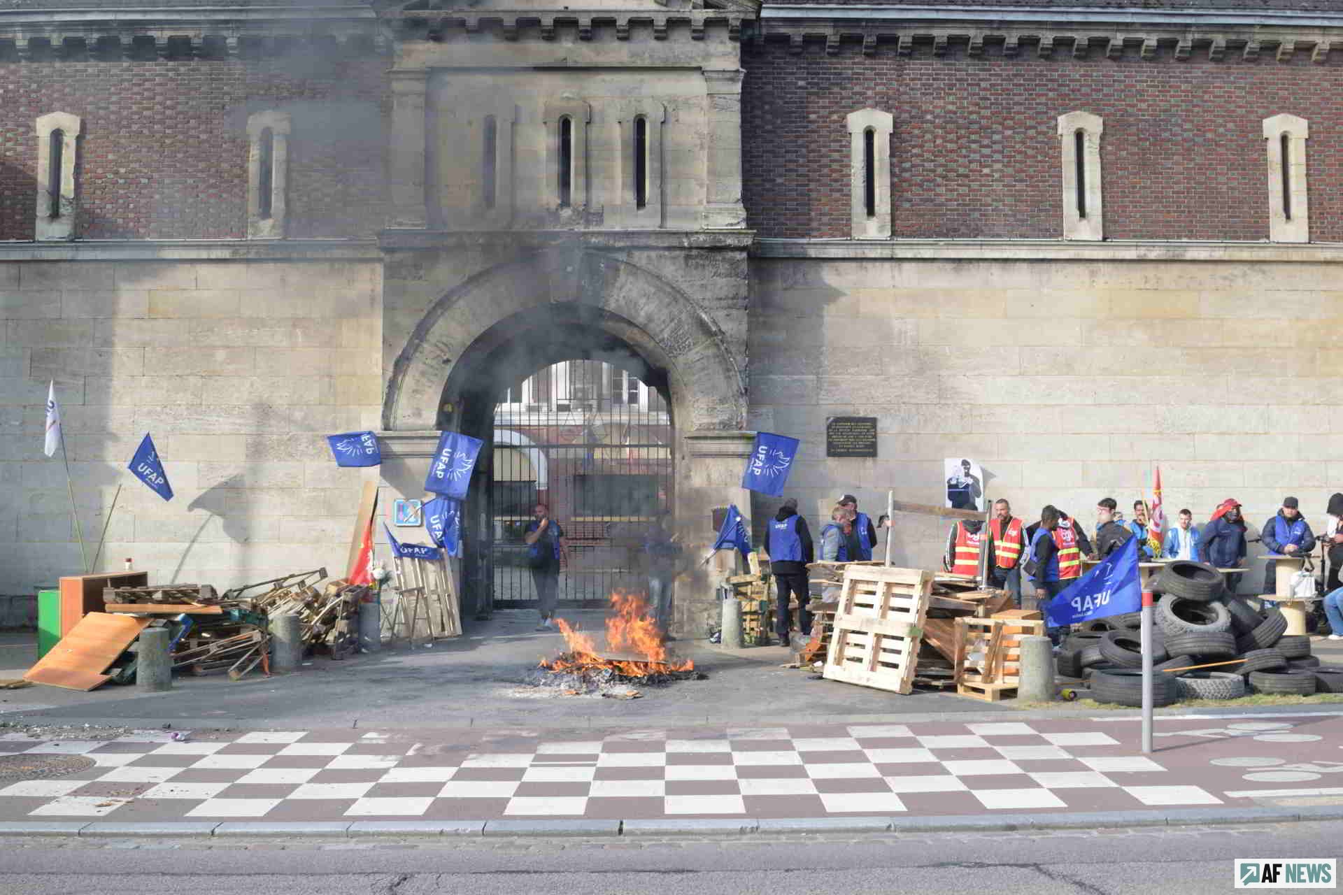 La prison Bonne-Nouvelle est bloquée