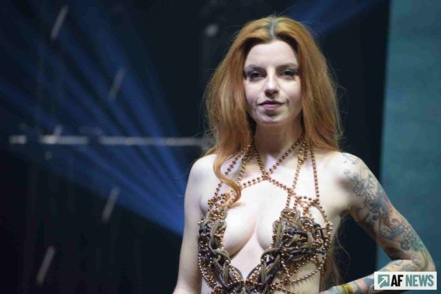 Habillée par Fred Kiven