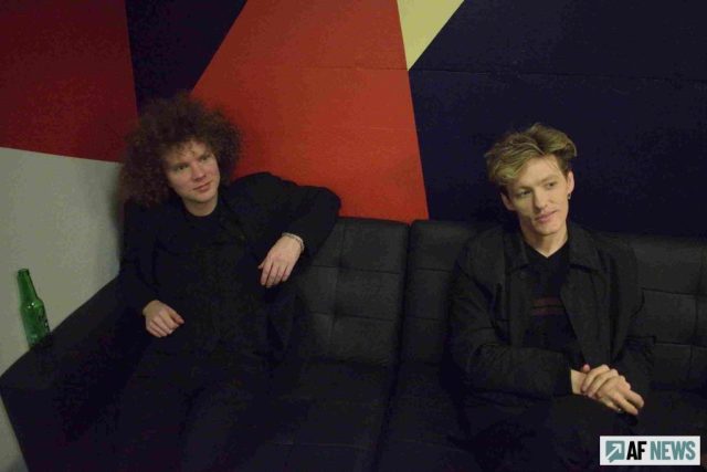 Devin Wessels et Wes Leavins dns les loges du Trabendo.