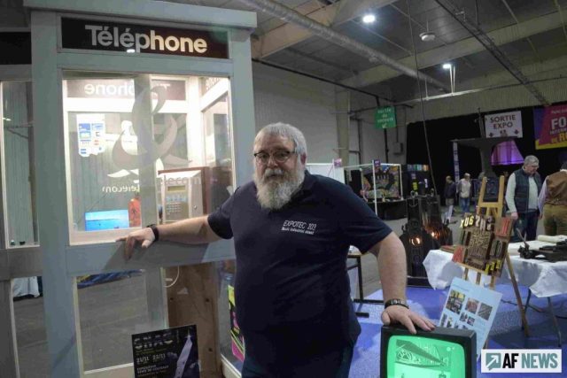 L'Expotec 103 est venu avec sa cabine téléphonique